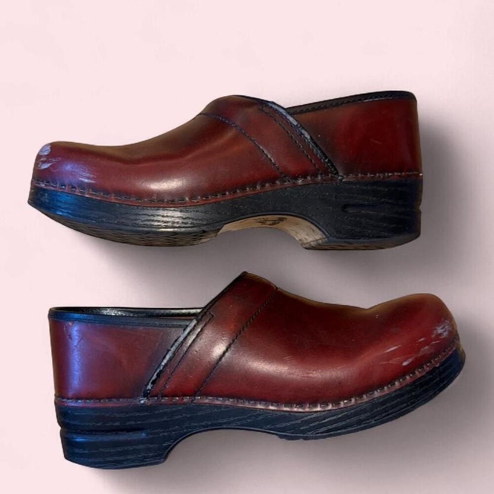 Dansko Professional Leather Clogs Cordovan Cherry Red Size 43